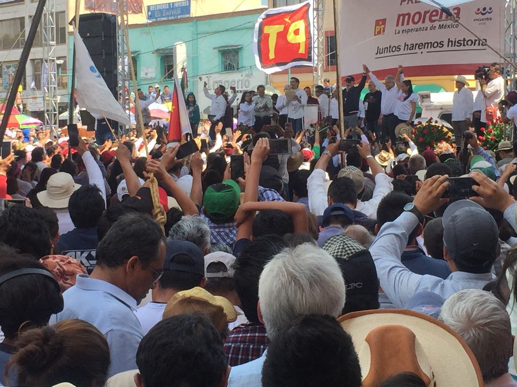 ‘Vas a querer o no vas a querer’, llama AMLO en Apizaco a votar parejo